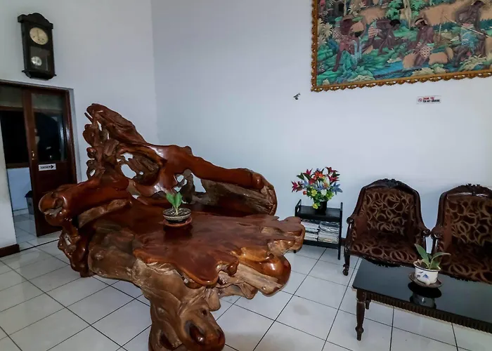 Отель Oyo 3938 Made Bali